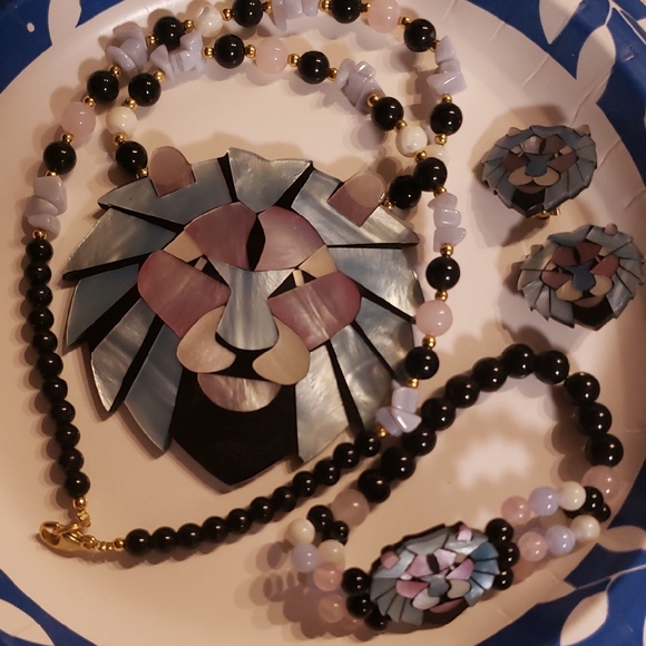 Jewelry - Vintage Beautiful Lion Motif Jewelry Set with Beads
